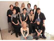 ヘアープレース アディクション(ADDICTION)の雰囲気（スタッフ一同笑顔でお客様をお出迎え致します。）