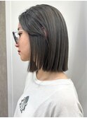 オリーブグレージュ ミディアムストレート外ハネボブ イメチェン
