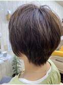襟足タイト×丸みフォルムの美シルエット