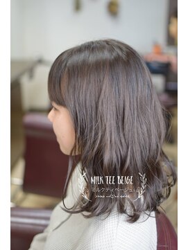 髪切処ICHI(カミキリドコロイチ) ミルクティーベージュ、外はねウェーブ