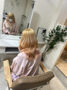 カリーナ(CARINA) ハイトーンカラー/ブロンドピンクのグラデーション