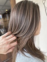 フランジェッタヘアー(Frangetta hair) ミディアムレイヤー