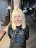 ハイトーンカラー／ホワイトカラー／シャギーカット