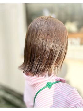 サーティーン(THIRTEEN) オシャレ切りっぱなしベージュボブ(30代)