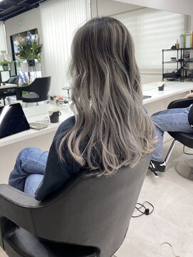 オル('olu) シルバーベージュバレイヤージュ