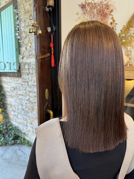 ヘア ミーツ ドレス プレローマ(HAIR meets dress pleroma) 美髪ストレートエステ