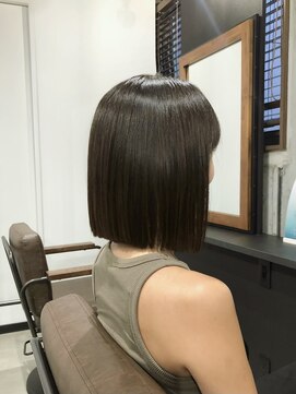 ミモザ ビカミドウ 自由が丘(Mimosa Bigamido) ▼モデル/MORI MAYAさん 美髪カット 前下がりボブ