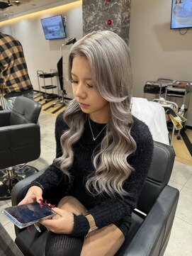 ラピス 大阪アメ村店(Lapis) シルバーエクステロングヘアー