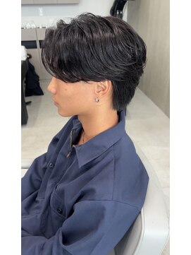 ホワイト(WHITE) ニュアンスパーマ センターパート 刈り上げなし