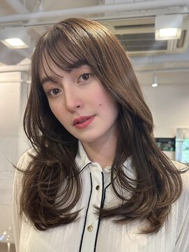 アビー(ABBEY) ミディアムレイヤー顔まわりレイヤーレイヤーカット