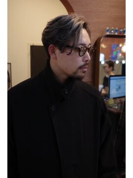 エディ(Edy) メンズホワイトシルバーニュアンスパーマ外国人風眉毛カット岡山