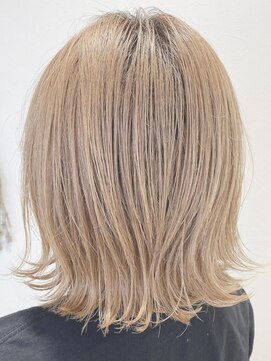 アース 二俣川店(HAIR&MAKE EARTH) ハイトーン×外ハネショート