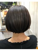 スッとおさまるショートボブ