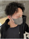 センターパートツイストスパイラルパーマメンズ波巻きパーマ