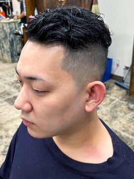 ヘアーコレクション グロース(HAIR COLLECTION Growth) 30代40代メンズフェードカットパーマ短めツーブロック