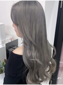 グレー