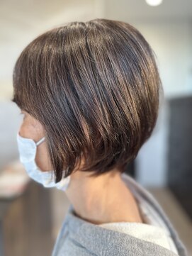 白髪ぼかしショート