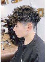 ワースホワイル(WORTH WHILE)&nbsp;刈り上げセンターパートサーフカールフェザーパーママレットヘア
