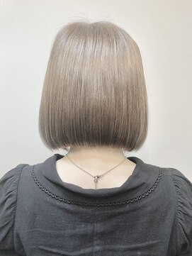 リリー シンジュク(Lilly) 【Lilly新宿】#ミルクティー#前下がりボブ#ショート#カット