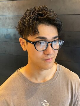 ディスイズバーバーサード(THIS IS BARBER 3rd) アップバング　メンズショート　ビジネス　メンズパーマ