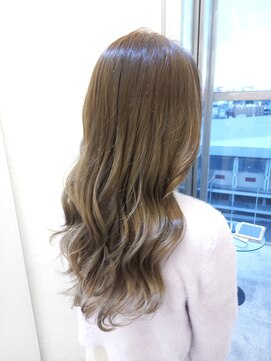 アナ ラーナ(Anna Lanna) ミルクティーベージュグラデーション×レイヤーカットスタイル