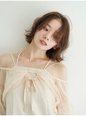 女性らしく上品な印象を与える、レイヤーカットスタイル