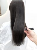 暗髪ストレートヘア