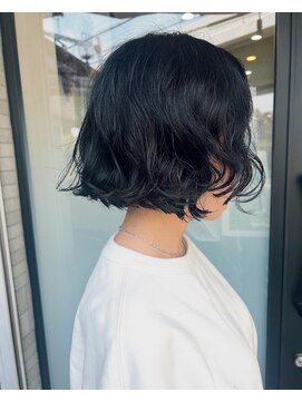 ニコリ(nicori) 黒髪で動きのあるパッツンボブ