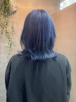 テトヘアー(teto hair) ネイビー顔周りレイヤーウルフヘアレイヤーカット青