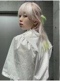 涼しさを感じさせるエンドカラー