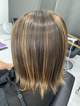 ディティール(Detail) ハイライト×外はねボブ