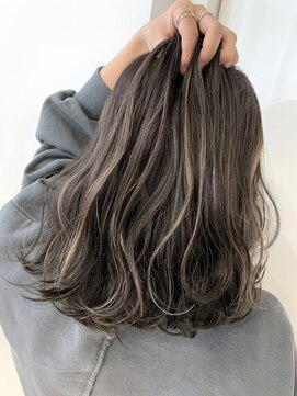 シエスタ バイ アンブルリュクス(siesta by amble luxe) カーキーバレイヤージュ