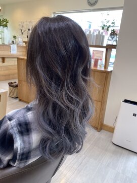 ヘアーメイクポリッシュ 小倉店 トレンドくすみブルー★ブルーグリーンスタイル♪おすすめです!