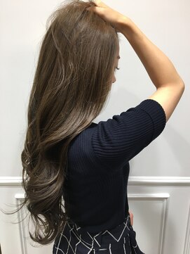 バランス 新宿(balance) ☆☆大人セクシー！小顔×グレージュ☆☆