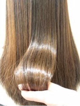 【髪質改善トリートメント】栄養分をたっぷり補給し潤いを閉じ込め、髪の内部から輝くようなツヤ髪に♪