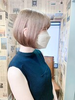 シック(Chic)&nbsp;ミニボブボブショート斜めバングプラチナベージュマニッシュボブ