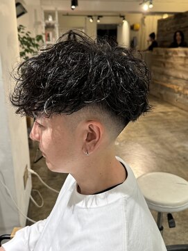 ニュート(Neut ) メンズカットスキンフェードスペインカールメンズパーマ