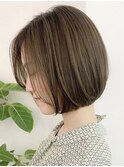 ショートカットくびれショート前下がりボブベージュカラー40代