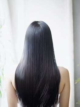 エヌアンドエスの写真/大人女性に人気◎透明感のあるカラーや白髪を活かした人気の白髪ぼかしも、理想に合わせてご提供♪