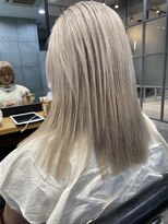 ネウィ 池袋(newi) ホワイトベージュ