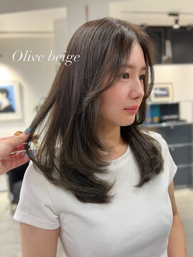 ソピ バイ インビテーション(sopi by invitation) くすみオリーブベージュ/レイヤーカット/似合わせカット/＊