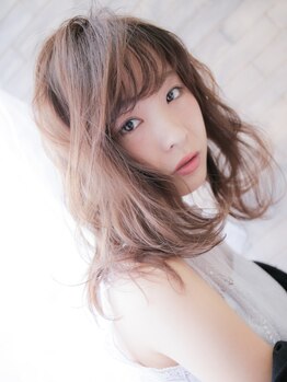 透明感と柔らかさを引き出すカラー技術と色持ちの良さが自慢！ダメージを最小限に抑えて施術します◎