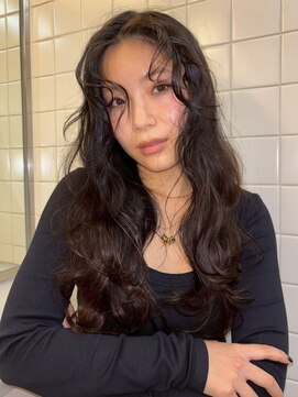 韓国風パーマ ウェーブヘア 20代 30代 ロングパーマ 黒髪 艶髪