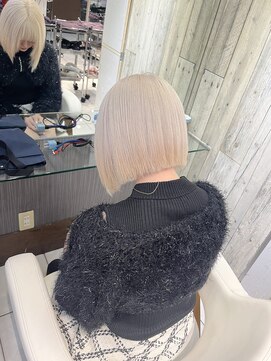 トムキャット(TOM CAT) 『エフェクトブリーチ』ホワイトミルクティーベージュ！