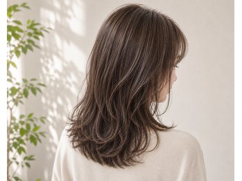スイ(sui)の写真/白髪ぼかしで周りと差をつける!個性を輝かせる大人ヘアをご提案☆