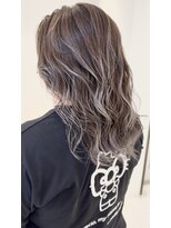 アイビー(Ivy)&nbsp;筋感たっぷりの大人ハイライト