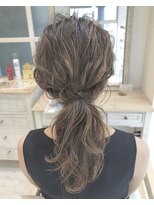 ヘアーアンドメイク キュアー(hair&make cure)&nbsp;オシャレなローポニーテール