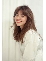 マグノリア オモテサンドウ(MAGNOLiA Omotesando)&nbsp;ラフウェーブロング・・・HINATA