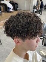 ラヴィズムバイフィフス(LUVISM by fifth)&nbsp;縦落ちパーマツイストスパイラルパーマ刈り上げ新潟万代