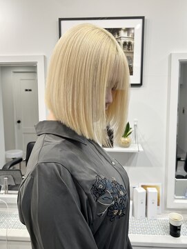 ヴィア 京都烏丸(Via) ブリーチ　ダブルカラー　ハイトーン　ボブ　切りっぱなしボブ